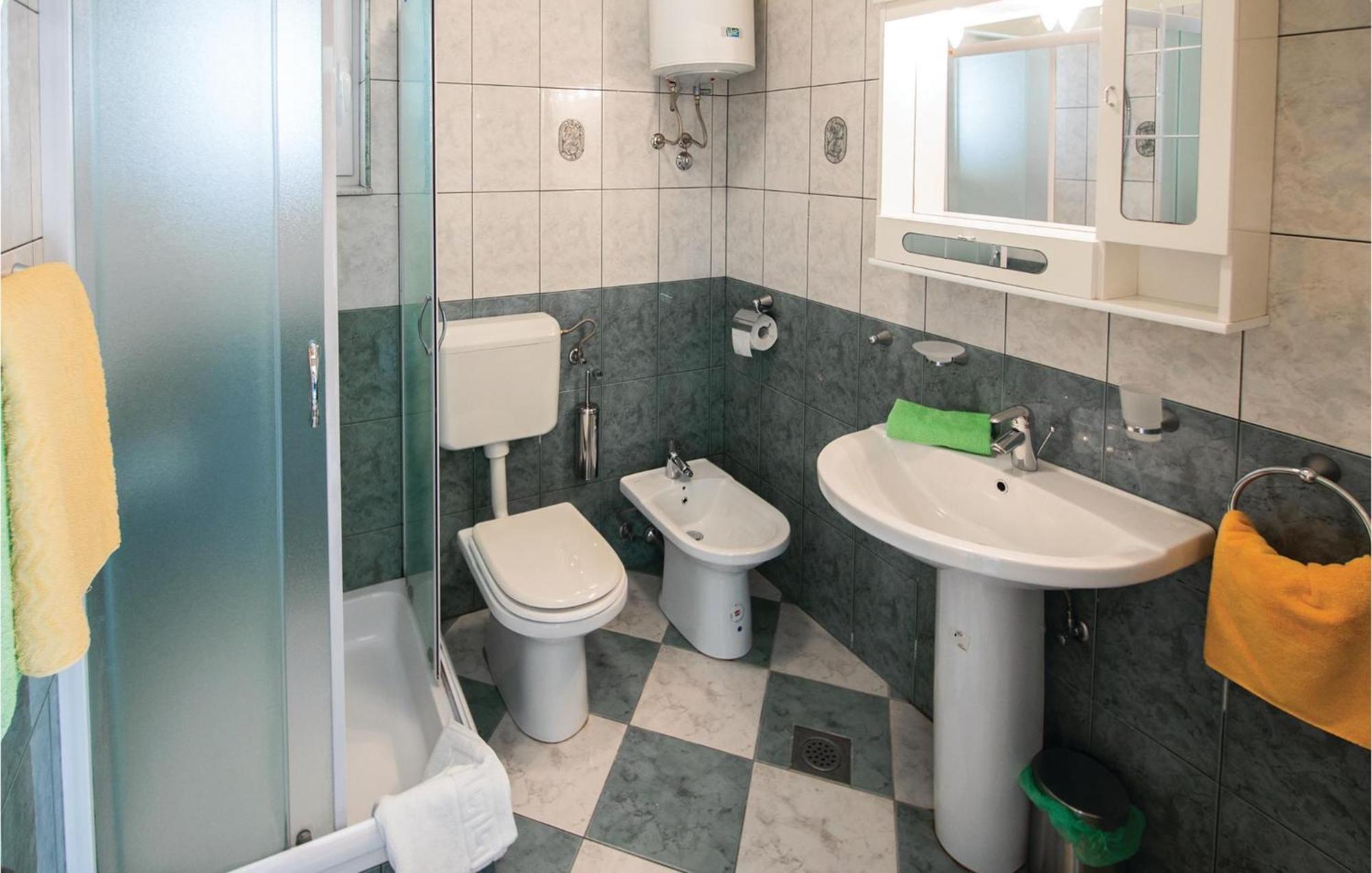 2 Bedroom Gorgeous Home In Banjol Εξωτερικό φωτογραφία